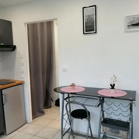 Marina Baie Des Anges Apartmán *